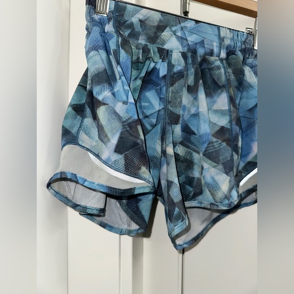 Lululemon Hotty Hot Shorts - Picture 5 of 6